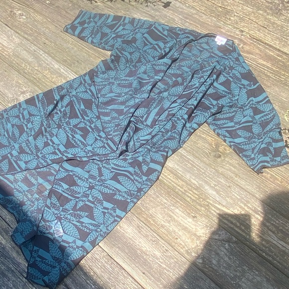 Lularoe Shirley Kimono cover up green black semi-sheer tropical floral sz Medium - Picture 6 of 10
